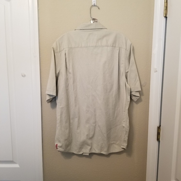 Wrangler Men's Shirt Size Large Button Up  Tan Casual Short Sleeved - Picture 3 of 5